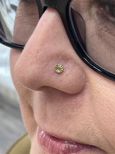 nostril piercing labret stud flat back 18k yellow gold neometal