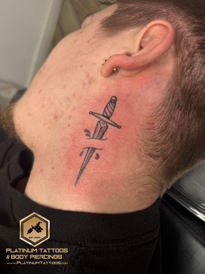 Tattoo Traditional on the Neck by Jerson
