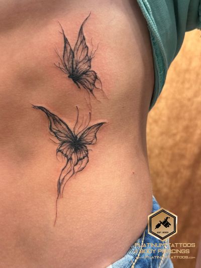 Tattoo Blackwork on the Ribs by Jerson