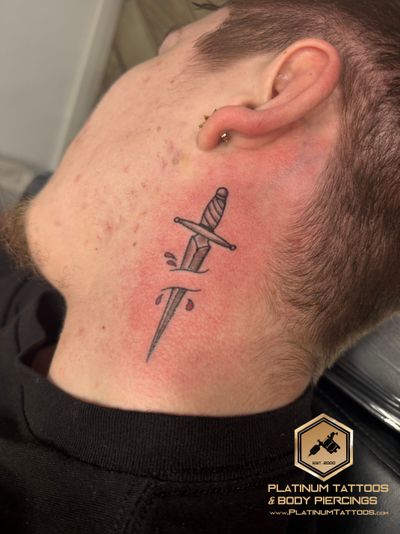 Tattoo Traditional on the Neck by Jerson